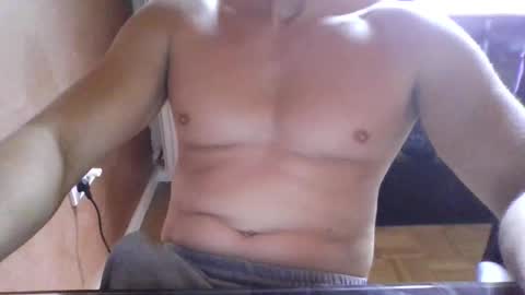 Snapshot of gymxxx_ chatting on May 31, 8:54 am gymxxx_ online show from May 31, 8:54 am