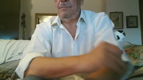 Snapshot of gyrdy chatting on December 8, 3:02 pm gyrdy online show from December 8, 3:02 pm