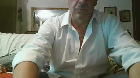 Snapshot of gyrdy chatting on December 8, 6:06 pm gyrdy online show from December 8, 6:06 pm