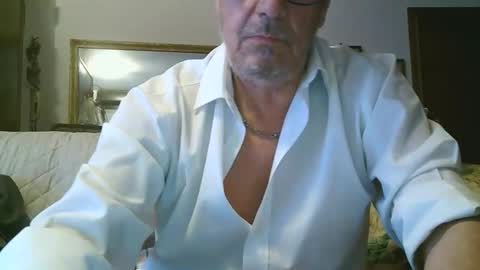 Snapshot of gyrdy chatting on December 13, 4:05 pm gyrdy online show from December 13, 4:05 pm