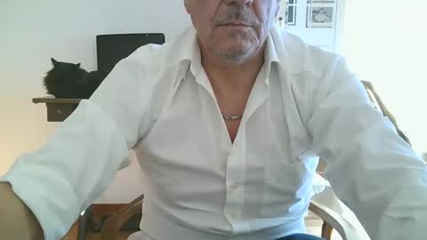 Snapshot of gyrdy chatting on December 16, 1:00 pm gyrdy online show from December 16, 1:00 pm