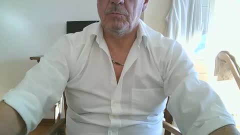 Snapshot of gyrdy chatting on December 21, 1:32 pm gyrdy online show from December 21, 1:32 pm