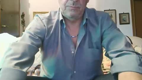 Snapshot of gyrdy chatting on December 23, 3:44 pm gyrdy online show from December 23, 3:44 pm