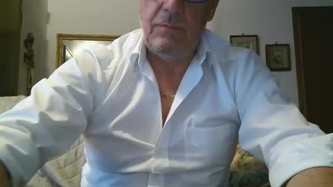 Snapshot of gyrdy chatting on December 31, 3:53 pm gyrdy online show from December 31, 3:53 pm