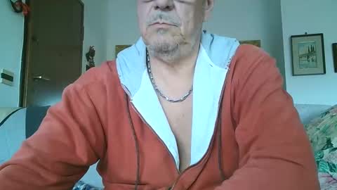 Snapshot of gyrdy chatting on January 11, 1:11 pm gyrdy online show from January 11, 1:11 pm