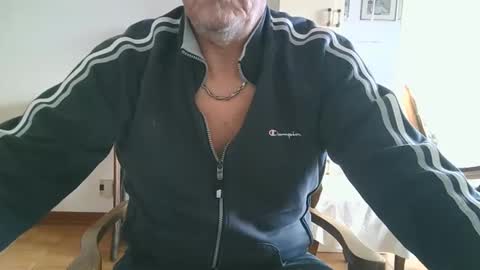 Snapshot of gyrdy chatting on January 25, 2:47 pm gyrdy online show from January 25, 2:47 pm