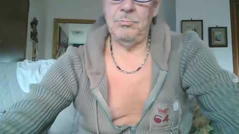 Snapshot of gyrdy chatting on February 13, 4:17 pm gyrdy online show from February 13, 4:17 pm