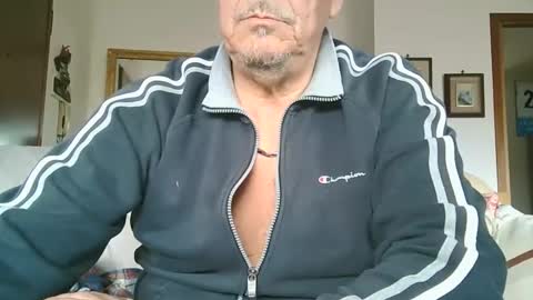 Snapshot of gyrdy chatting on February 15, 2:00 pm gyrdy online show from February 15, 2:00 pm