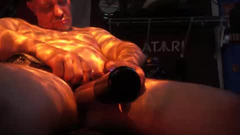 Snapshot of h0tttsteel chatting on October 14, 11:44 am h0tttsteel online show from October 14, 11:44 am