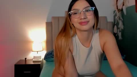 Snapshot of h3y_mia3 chatting on May 27, 3:14 am Paulina online show from May 27, 3:14 am