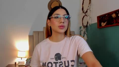 Snapshot of h3y_mia3 chatting on June 6, 7:40 pm Paulina online show from June 6, 7:40 pm