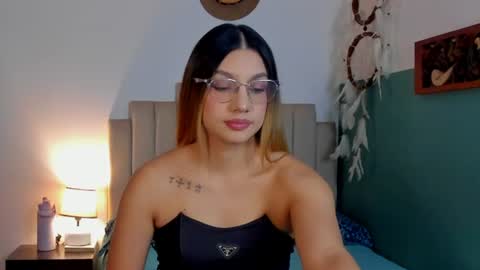 Snapshot of h3y_mia3 chatting on June 12, 3:38 am Paulina online show from June 12, 3:38 am