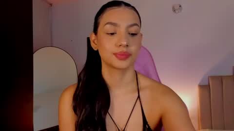 Snapshot of h3y_mia3 chatting on July 30, 4:11 am Paulina online show from July 30, 4:11 am