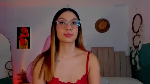 Snapshot of h3y_mia3 chatting on August 2, 3:16 am Paulina online show from August 2, 3:16 am