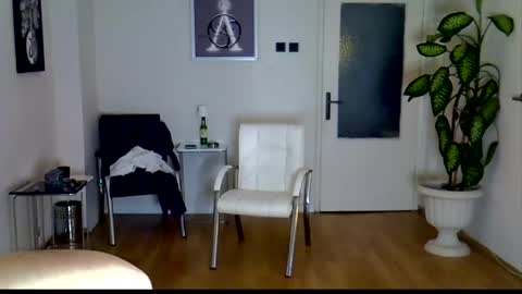 Snapshot of h_blackwood chatting on May 31, 6:09 pm H. Blackwood online show from May 31, 6:09 pm
