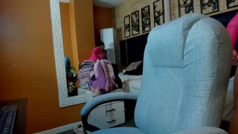 hadelyn_lee online show from April 2, 3:37 am