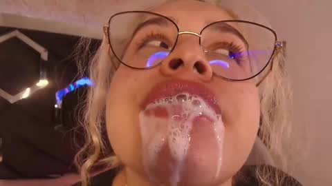 Haely online show from October 6, 12:41 am