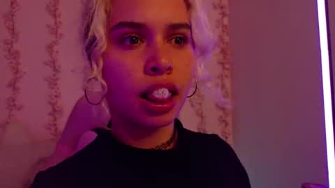 Haely online show from March 1, 8:33 pm