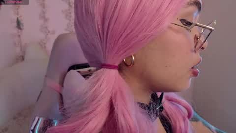 Haely online show from April 17, 1:52 am