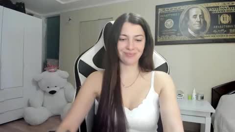 Snapshot of hailey_beauty chatting on October 8, 9:34 pm Sk pe Anya388109 online show from October 8, 9:34 pm