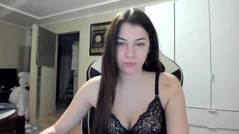 Snapshot of hailey_beauty chatting on November 21, 5:22 pm Sk pe Anya388109 online show from November 21, 5:22 pm