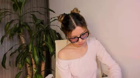 Snapshot of hailey_firee chatting on November 11, 1:49 am Hailey online show from November 11, 1:49 am