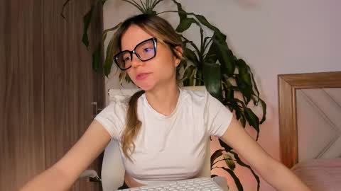 Snapshot of hailey_firee chatting on November 20, 11:26 pm Hailey online show from November 20, 11:26 pm