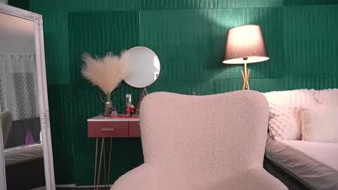 Snapshot of haileymoon85 chatting on December 17, 4:18 am Hailey online show from December 17, 4:18 am