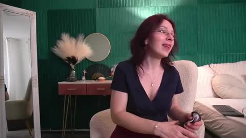 Snapshot of haileymoon85 chatting on June 1, 3:41 am Hailey online show from June 1, 3:41 am