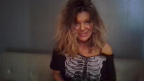 Snapshot of haileys123 chatting on October 31, 5:25 pm Hailey online show from October 31, 5:25 pm