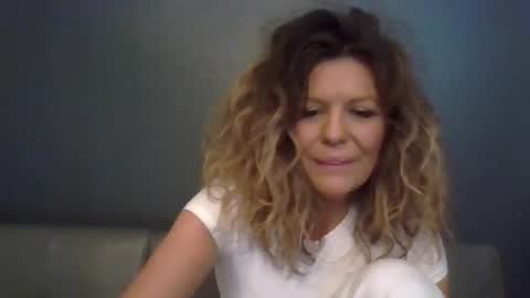 Snapshot of haileys123 chatting on November 14, 9:24 pm Hailey online show from November 14, 9:24 pm