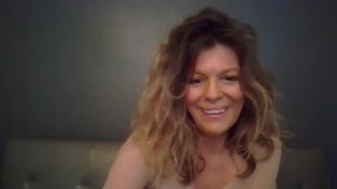 Snapshot of haileys123 chatting on November 18, 7:40 pm Hailey online show from November 18, 7:40 pm