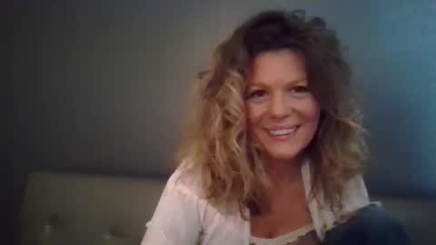 Snapshot of haileys123 chatting on November 27, 6:21 pm Hailey online show from November 27, 6:21 pm