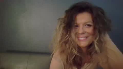 Snapshot of haileys123 chatting on December 13, 7:40 pm Hailey online show from December 13, 7:40 pm