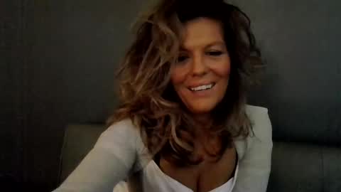 Snapshot of haileys123 chatting on January 8, 6:10 pm Hailey online show from January 8, 6:10 pm