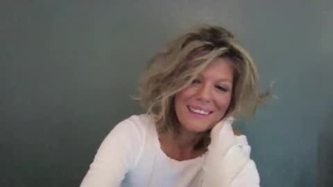 Snapshot of haileys123 chatting on April 7, 5:57 pm Hailey online show from April 7, 5:57 pm