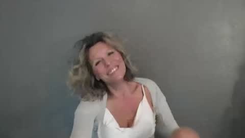 Snapshot of haileys123 chatting on April 12, 4:34 pm Hailey online show from April 12, 4:34 pm