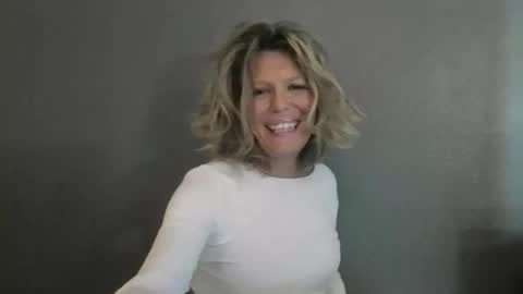 Snapshot of haileys123 chatting on April 18, 7:58 pm Hailey online show from April 18, 7:58 pm