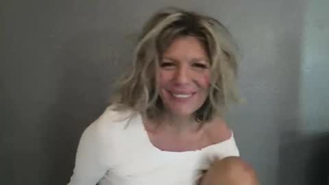 Snapshot of haileys123 chatting on April 19, 6:10 pm Hailey online show from April 19, 6:10 pm