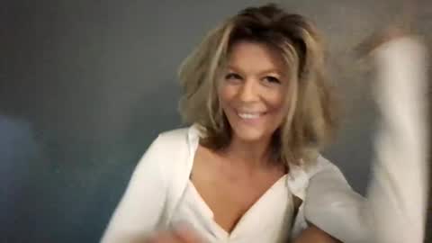 Snapshot of haileys123 chatting on June 6, 6:45 pm Hailey online show from June 6, 6:45 pm