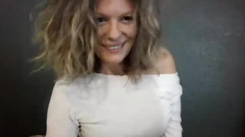 Snapshot of haileys123 chatting on July 28, 4:50 pm Hailey online show from July 28, 4:50 pm