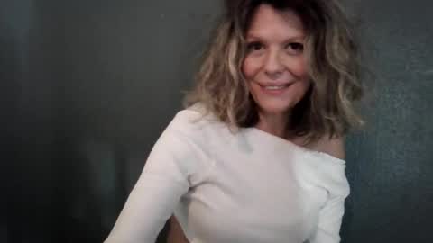 Snapshot of haileys123 chatting on July 28, 6:20 pm Hailey online show from July 28, 6:20 pm