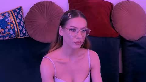 Snapshot of haileysinclair chatting on November 30, 7:07 pm Carla online show from November 30, 7:07 pm