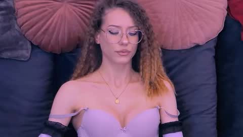 Snapshot of haileysinclair chatting on March 30, 9:05 pm Carla online show from March 30, 9:05 pm