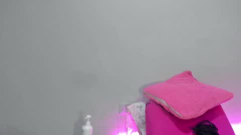 haileystonei online show from February 24, 9:07 am