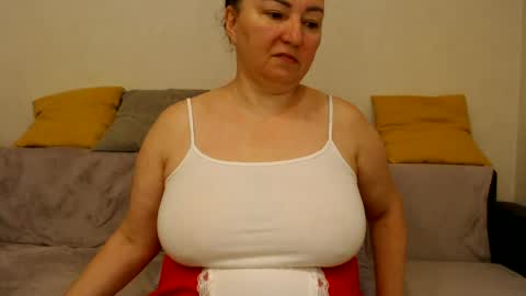 Snapshot of hairy_vi chatting on June 22, 12:24 am hairy vicky online show from June 22, 12:24 am