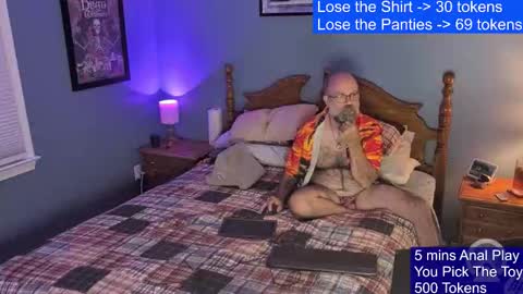 Snapshot of hairydaddybear69 chatting on October 21, 12:00 am HairyDaddyBear69 online show from October 21, 12:00 am