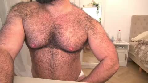 Snapshot of hairyinstinct chatting on February 19, 11:25 pm hairyinstinct online show from February 19, 11:25 pm