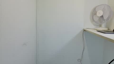 Snapshot of hairyinstinct chatting on November 2, 9:39 pm hairyinstinct online show from November 2, 9:39 pm