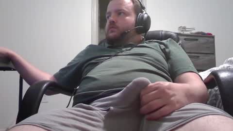 Snapshot of hairymikey chatting on April 12, 4:28 am hairymikey online show from April 12, 4:28 am